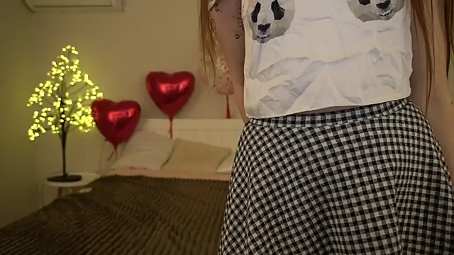 Snapshot of PamelaXX_ chatting on February 14, 2025, 12:51 am PamelaXX online show from February 14, 2025, 12:51 am