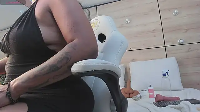 martina touss online show from February 24, 2025, 2:08 am