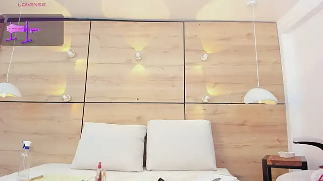 martina touss online show from March 22, 2025, 6:36 pm