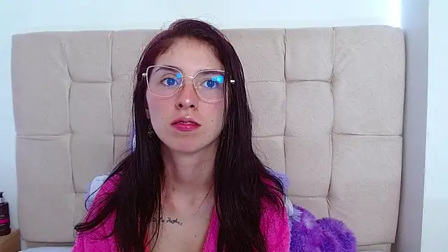 mildre303av online show from January 13, 2025, 11:49 pm