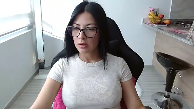 Charlotte cute18 online show from January 8, 2026, 4:31 pm