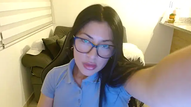 Snapshot of Charlotte_cute18 chatting on June 22, 2026, 3:25 am Charlotte cute18 online show from June 22, 2026, 3:25 am