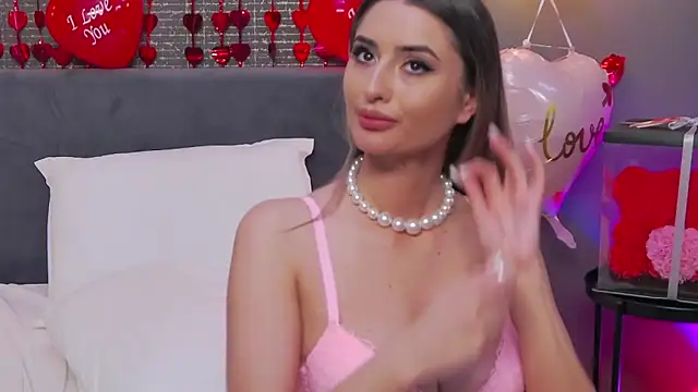 LoraDevine online show from February 15, 2025, 6:23 am