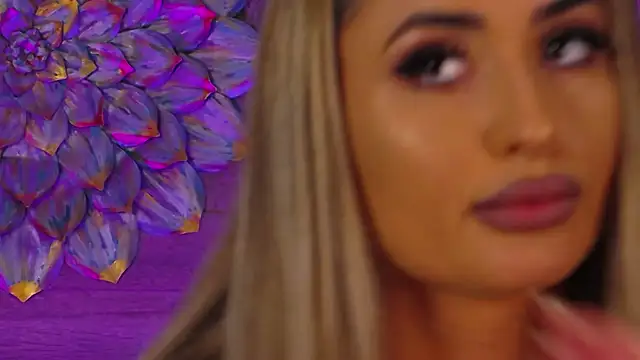 LoraDevine online show from February 19, 2026, 8:27 pm