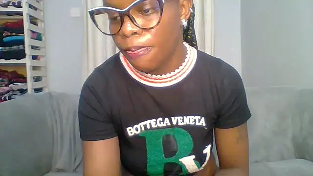 Petite 254 online show from March 26, 2026, 12:55 pm