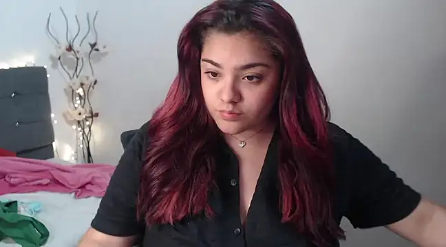 KathyGonzalez online show from March 4, 2025, 12:07 am