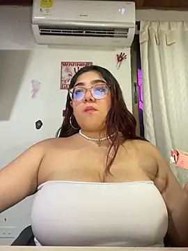 KathyGonzalez online show from October 7, 2025, 10:51 pm