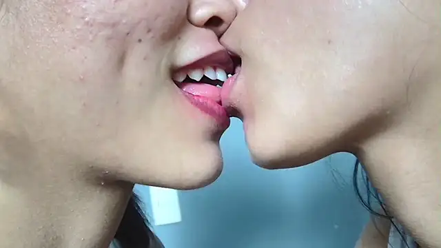 strawberrymia68 online show from February 8, 2025, 7:27 pm