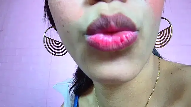 strawberrymia68 online show from February 11, 2025, 1:09 pm