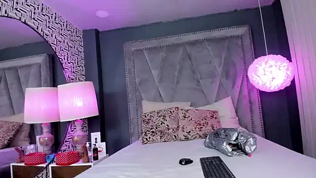 Hotsamantamature online show from March 6, 2025, 7:43 pm