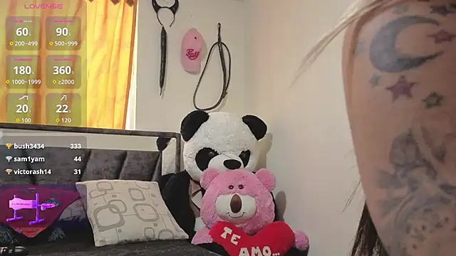 Hotsamantamature online show from September 12, 2025, 9:26 pm