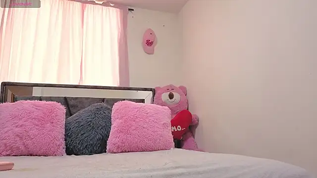 Hotsamantamature online show from October 30, 2025, 8:42 pm