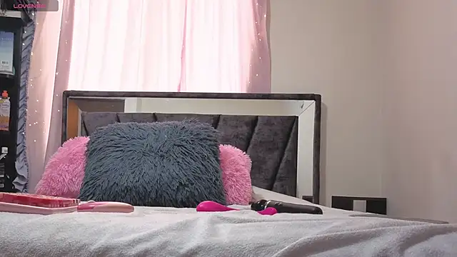 Hotsamantamature online show from November 13, 2025, 6:29 pm