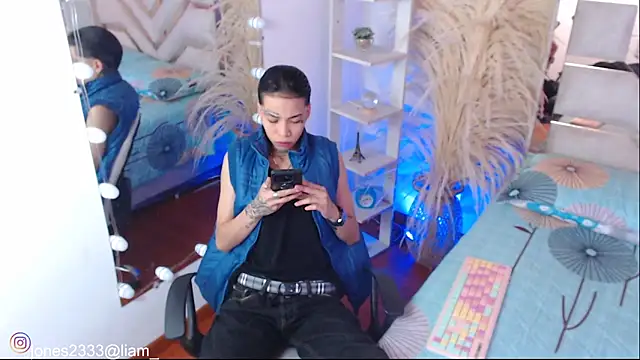 Jonesliam23 online show from October 26, 2025, 7:09 pm