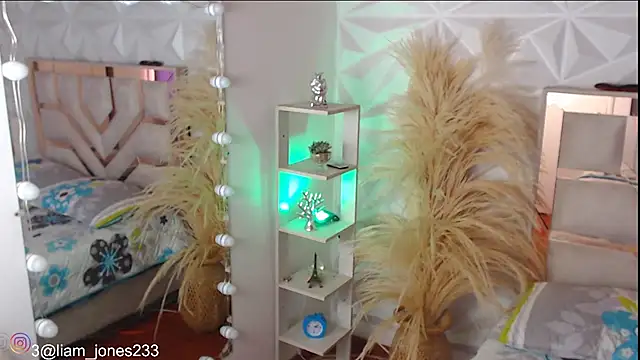 Jonesliam23 online show from November 3, 2025, 7:37 pm