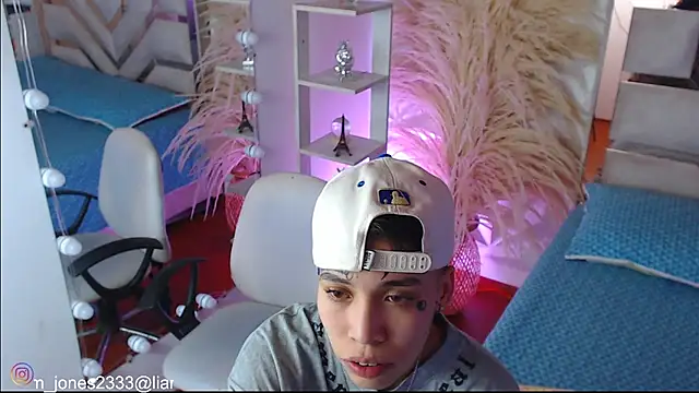 Jonesliam23 online show from November 26, 2025, 7:26 pm