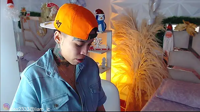 Jonesliam23 online show from December 4, 2025, 7:22 pm