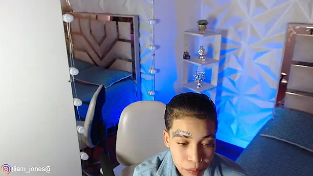 Jonesliam23 online show from April 22, 2026, 7:59 pm