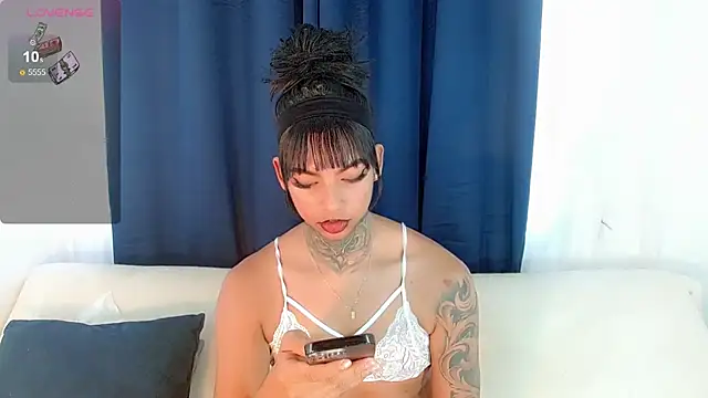 laura sweett120 online show from November 7, 2025, 1:33 pm