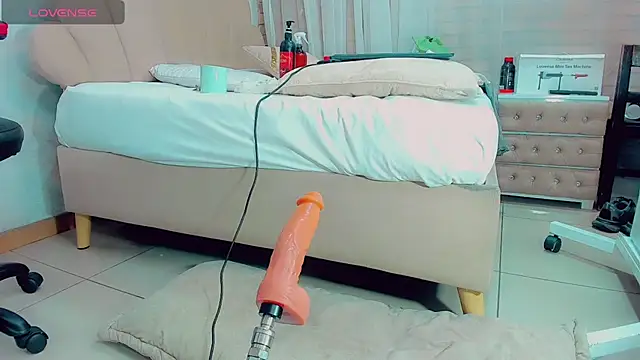 EmilyySaenz online show from March 6, 2025, 4:38 pm