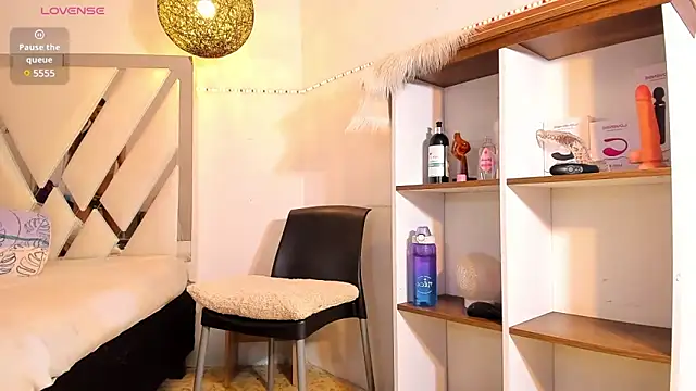 rose scottt online show from March 7, 2025, 2:45 pm