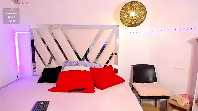 rose scottt online show from March 12, 2025, 11:42 am