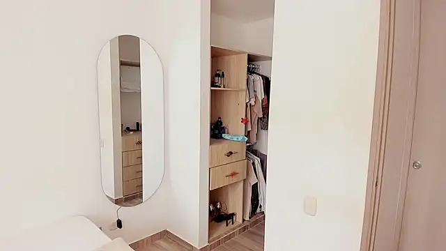 rose scottt online show from November 11, 2025, 5:13 pm