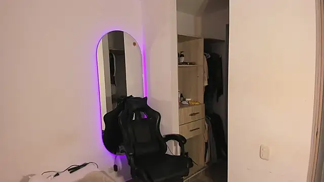 rose scottt online show from April 18, 2026, 11:16 pm