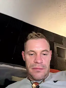 Snapshot of FrankieKentucky chatting on January 6, 2026, 4:43 pm FrankieKentucky online show from January 6, 2026, 4:43 pm