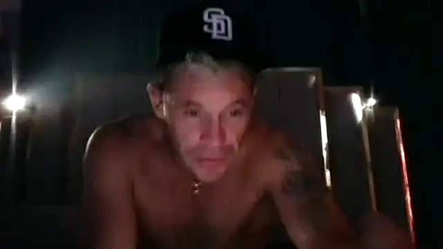 Snapshot of FrankieKentucky chatting on July 30, 2026, 7:07 am FrankieKentucky online show from July 30, 2026, 7:07 am