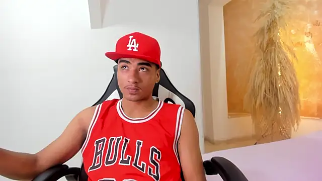 ANGEL NICOLAS online show from March 13, 2025, 9:05 pm