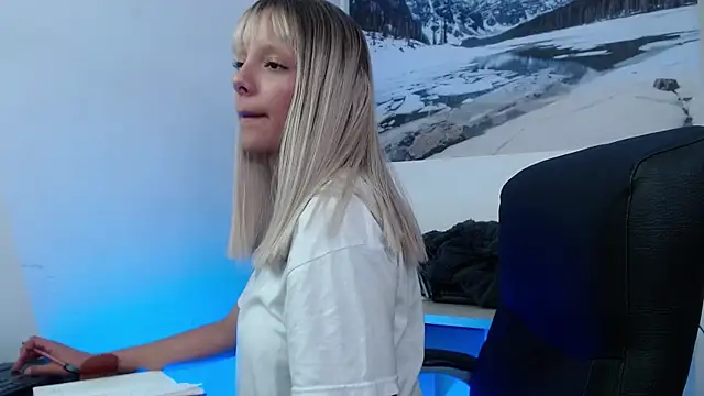 peyton golden1 online show from December 19, 2025, 4:08 am