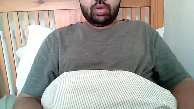 whoreboi98 online show from April 19, 2026, 9:19 am