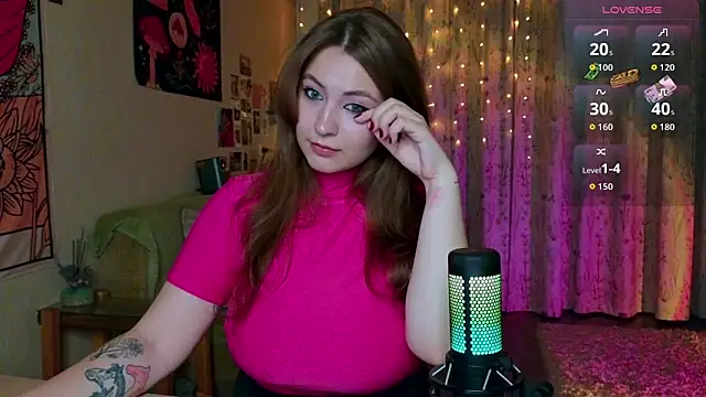 LisaCase online show from September 27, 2025, 12:32 pm