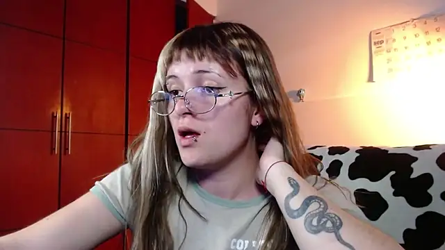 NEXT DOOR GIRL  online show from September 26, 2025, 9:52 pm