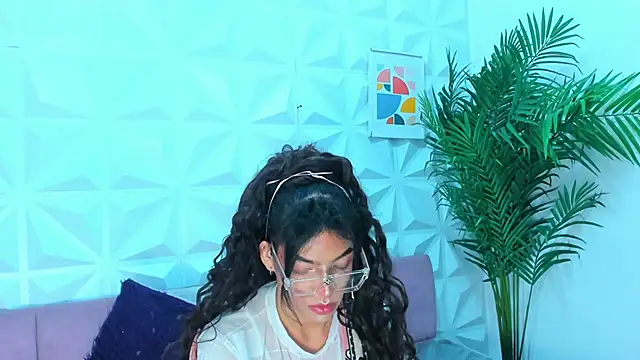 Snapshot of Briyit_Doll chatting on January 19, 2025, 9:55 am Briyit Doll online show from January 19, 2025, 9:55 am