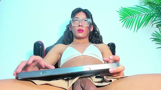 Snapshot of Briyit_Doll chatting on February 1, 2025, 6:00 am Briyit Doll online show from February 1, 2025, 6:00 am