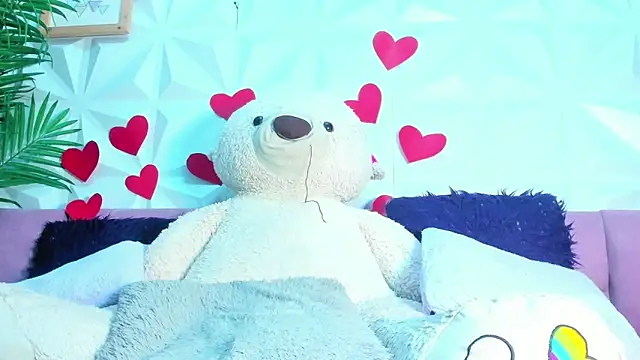 Snapshot of Briyit_Doll chatting on September 20, 2025, 4:57 am Briyit Doll online show from September 20, 2025, 4:57 am