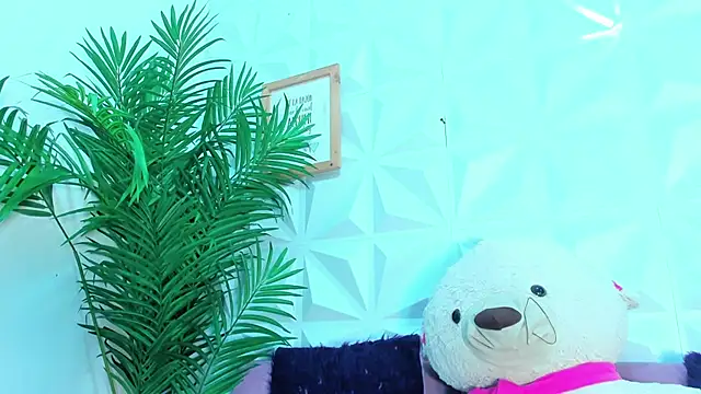 Snapshot of Briyit_Doll chatting on October 1, 2025, 9:32 pm Briyit Doll online show from October 1, 2025, 9:32 pm