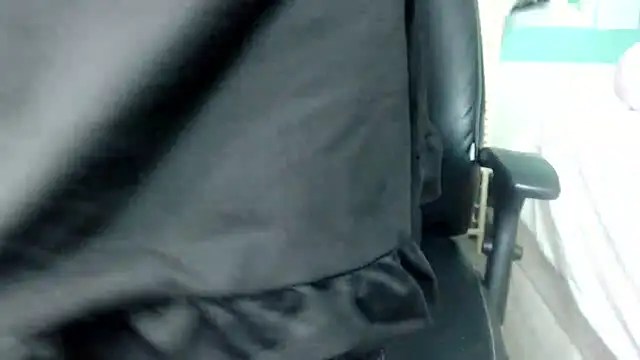 MatureVixen online show from December 4, 2025, 11:19 am