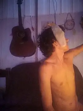 pedrodavid  online show from December 21, 2025, 11:45 pm