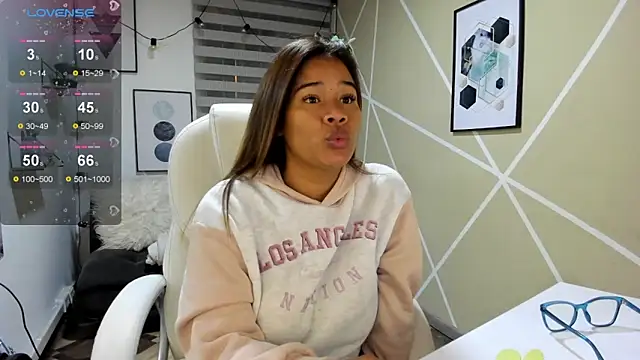 Enma  clark online show from April 19, 2026, 4:12 am