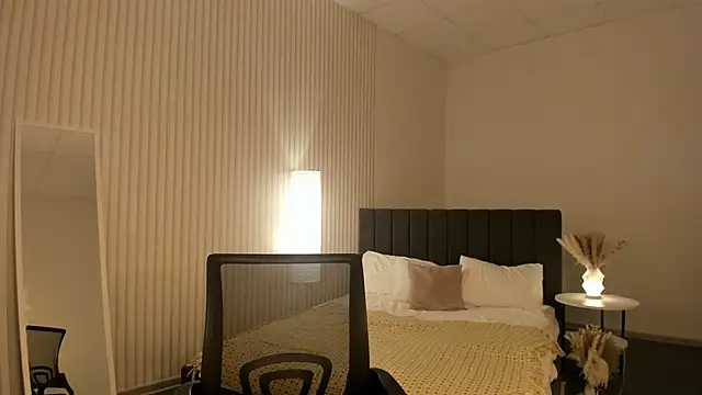 Vanessa Walters online show from April 23, 2026, 11:20 am