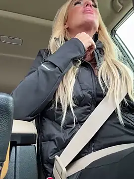 blondiluvsanal online show from February 11, 2025, 8:42 pm