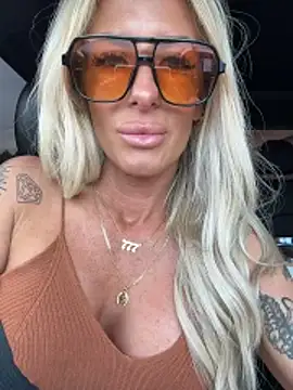 blondiluvsanal online show from April 20, 2026, 6:53 pm