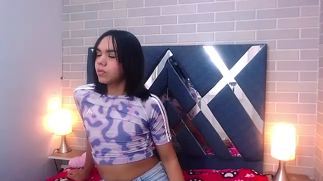 AndreaGil  online show from January 24, 2025, 12:41 pm