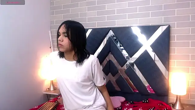 AndreaGil  online show from January 26, 2025, 2:19 pm