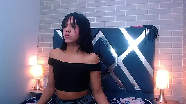 AndreaGil  online show from February 23, 2025, 1:53 pm