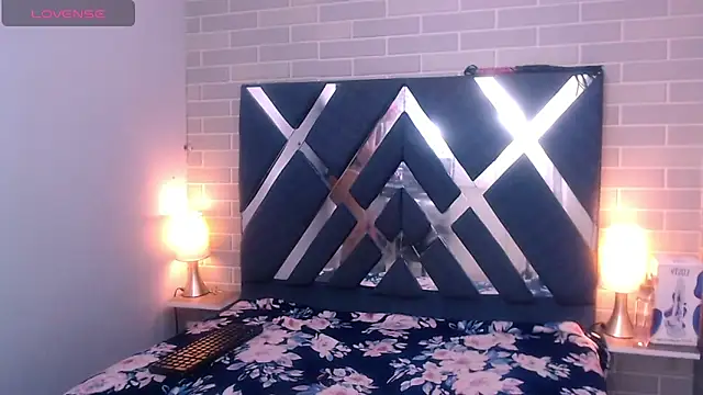 AndreaGil  online show from March 4, 2025, 7:32 pm