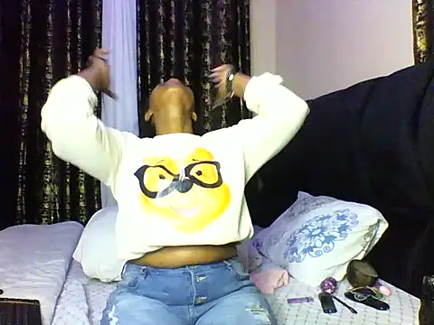 Candii wet  online show from September 22, 2025, 8:00 pm